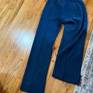 Lululemon navy softstreme pants size 4